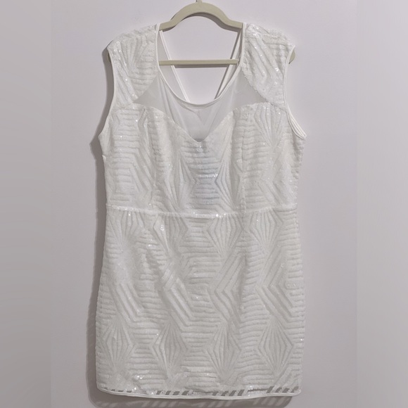 City Chic After Glow Dress - white mesh and sequins size 16 - Picture 4 of 7